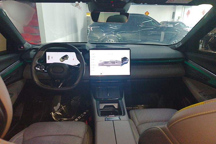 Used Lynk & Co 08 EM-P 2025 220 km All-Wheel-Drive Performance Halo
