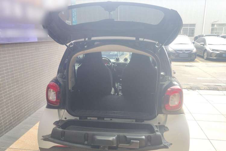 Used  fortwo 2015 1.0L 52 kW hardtop Dynamic version
