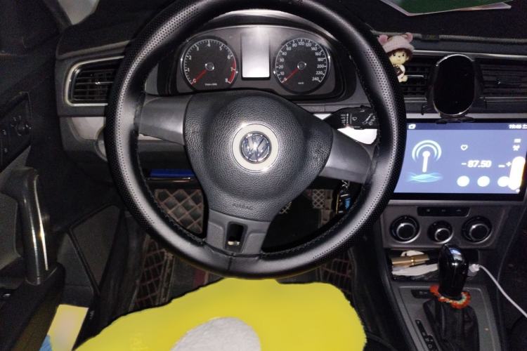 Used Volkswagen Gran Lavida 2013 1.6L Automatic Fashion Model