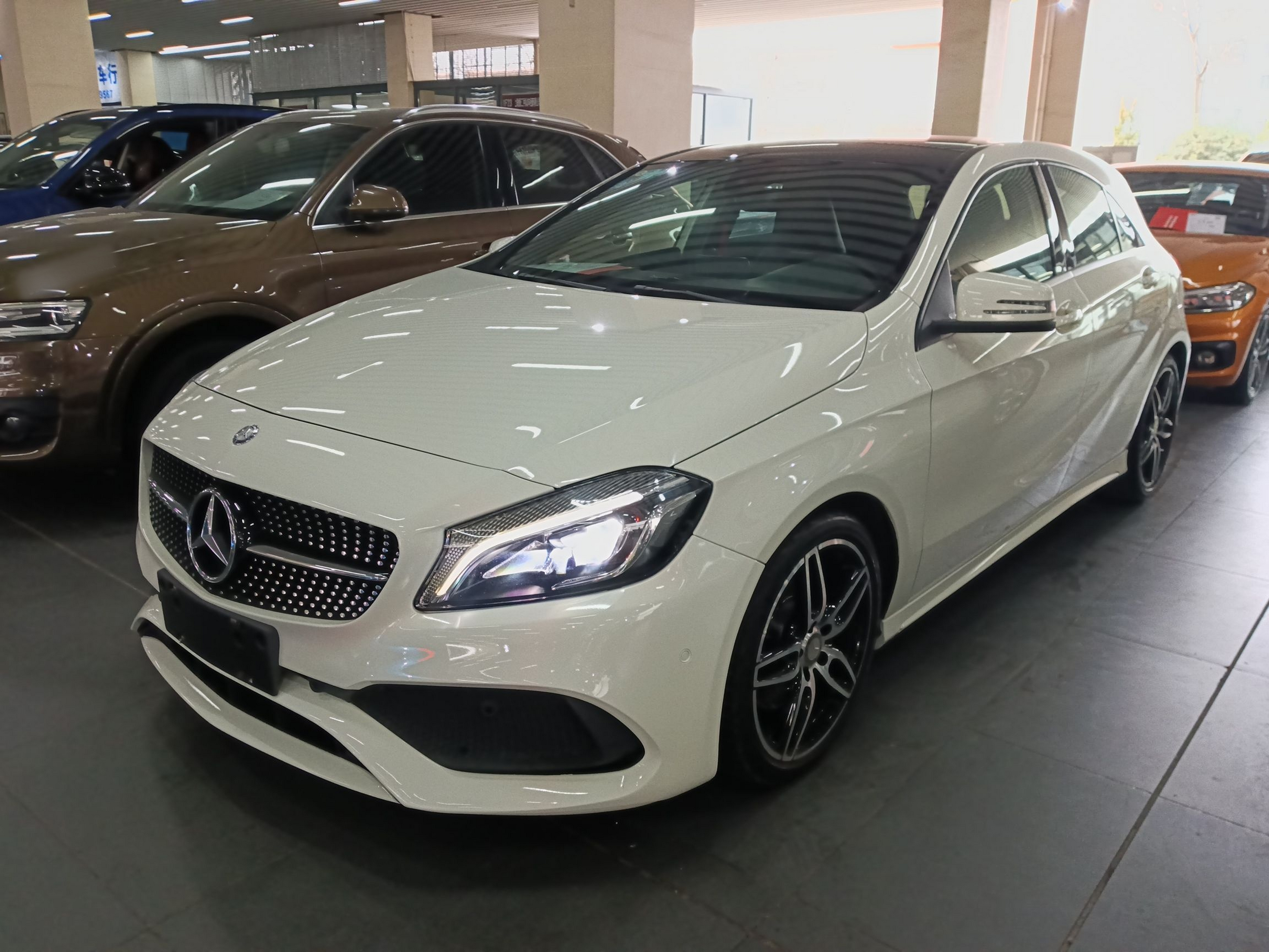 Под передней частью автомобиля