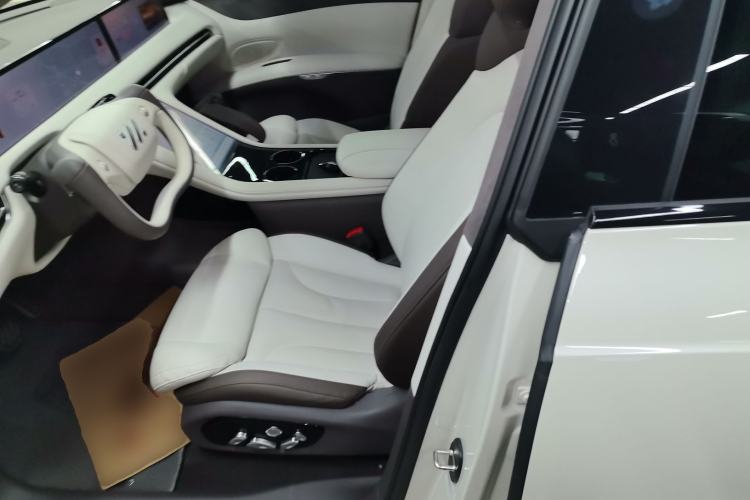 Used  LS7 2023 100kWh Lux Rear-Drive Version