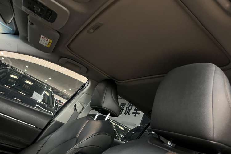 Used Toyota Camry 2021 2.0G Luxury Edition
