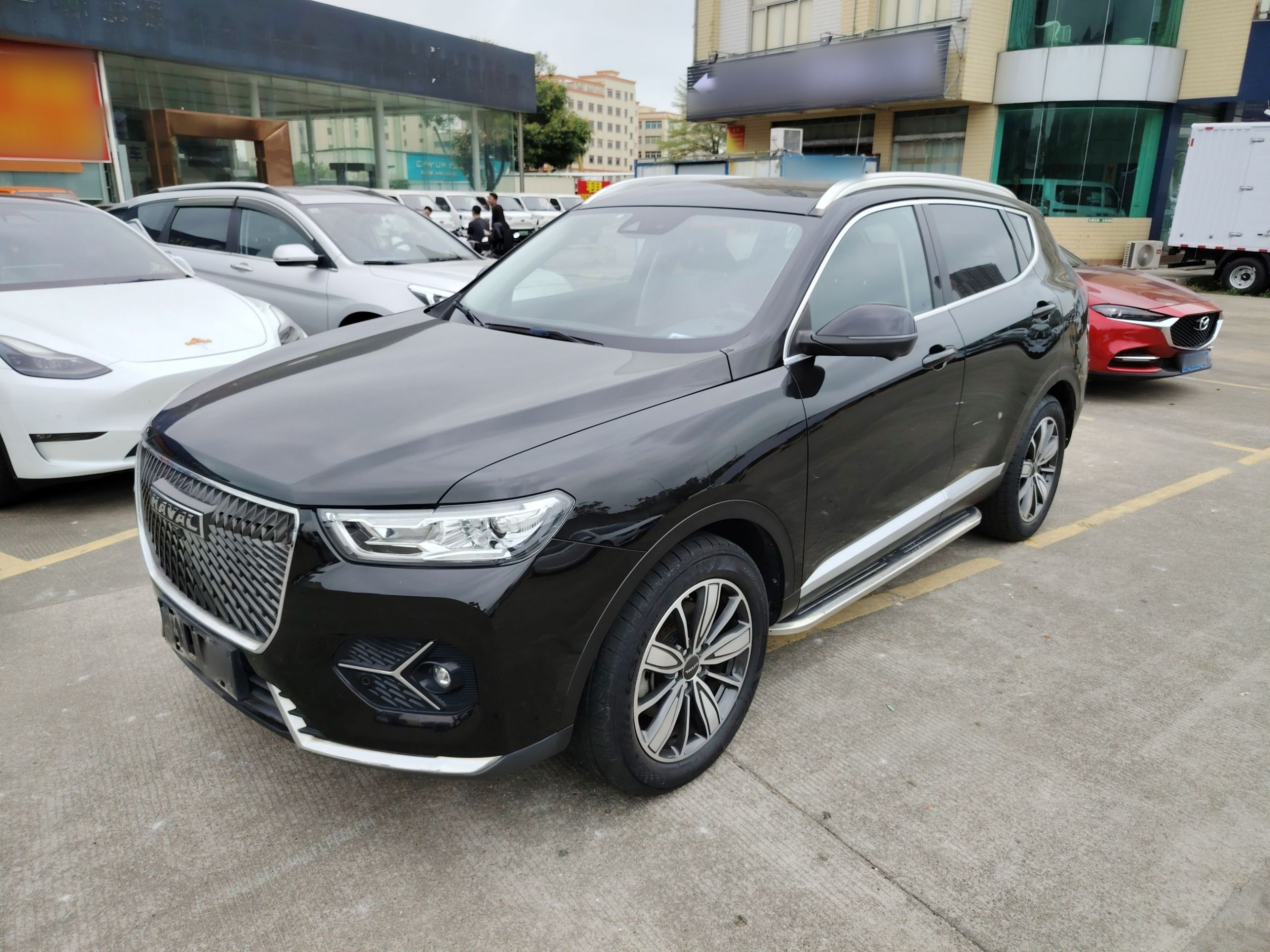 Под передней частью автомобиля