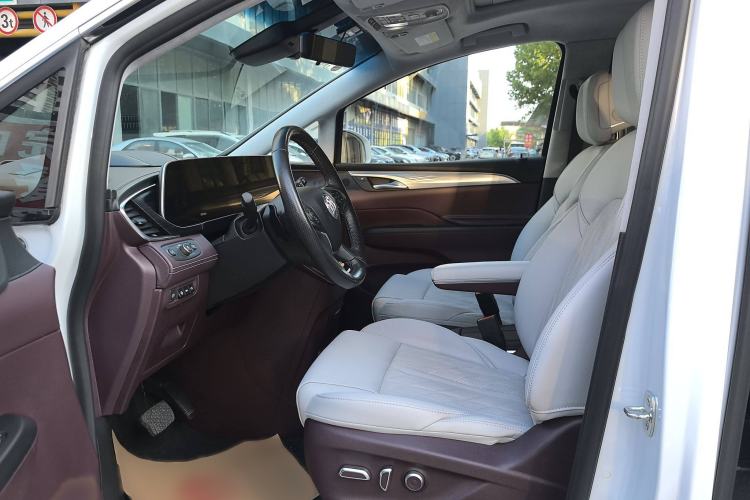 Used Buick GL8 2022 Avenir Aivia 7-Seater Deluxe Edition
