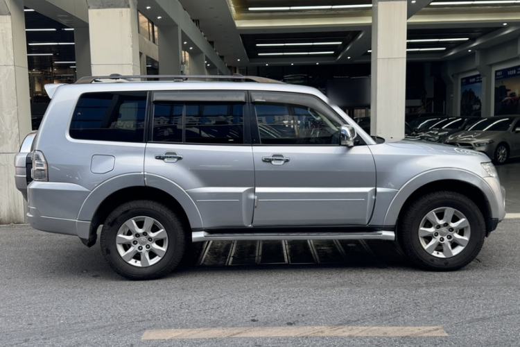 Used Mitsubishi Pajero 2014 3.0L Elite Edition
