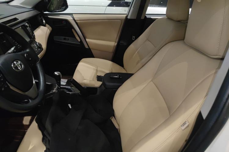 Used Toyota RAV4 2015 2.0L CVT Two-Wheel Drive Fashion Edition