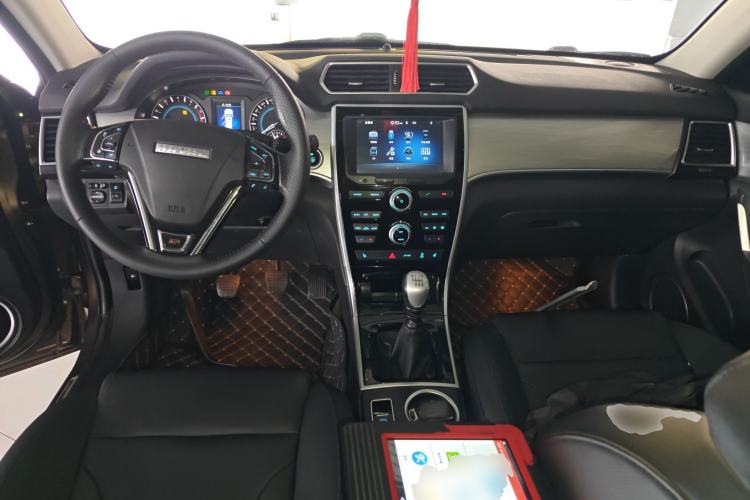 Used Haval H2 2017 Red-Label 1.5T Manual Two-Wheel Drive Luxury Model
