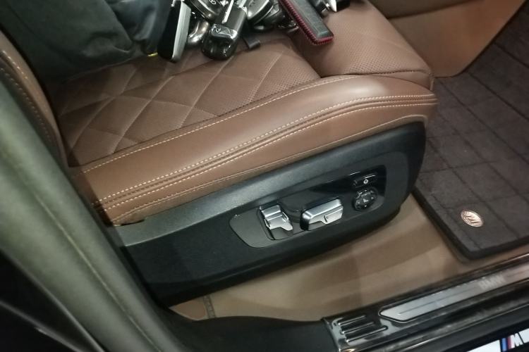 Used BMW X7 2024 xDrive40i Luxury Package – Leading Model
