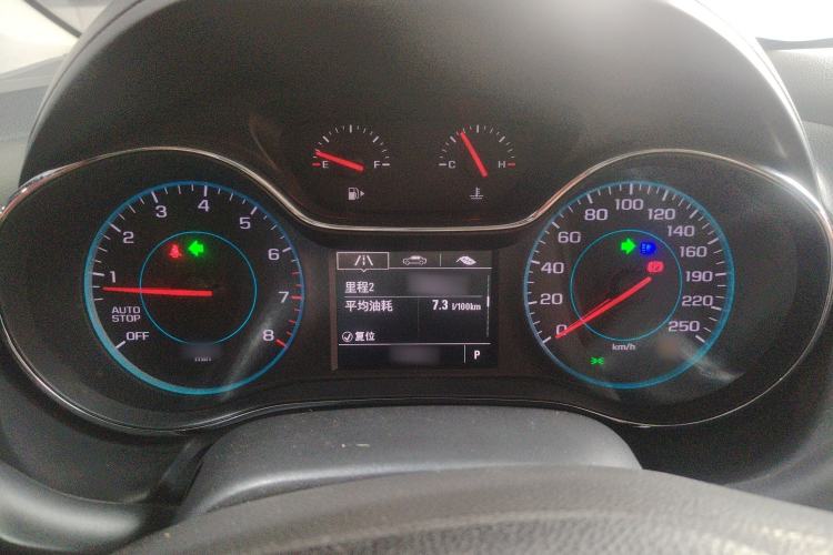 Used Chevrolet Cruze 2017 1.5L Hatchback Automatic Pioneer Sunroof Edition
