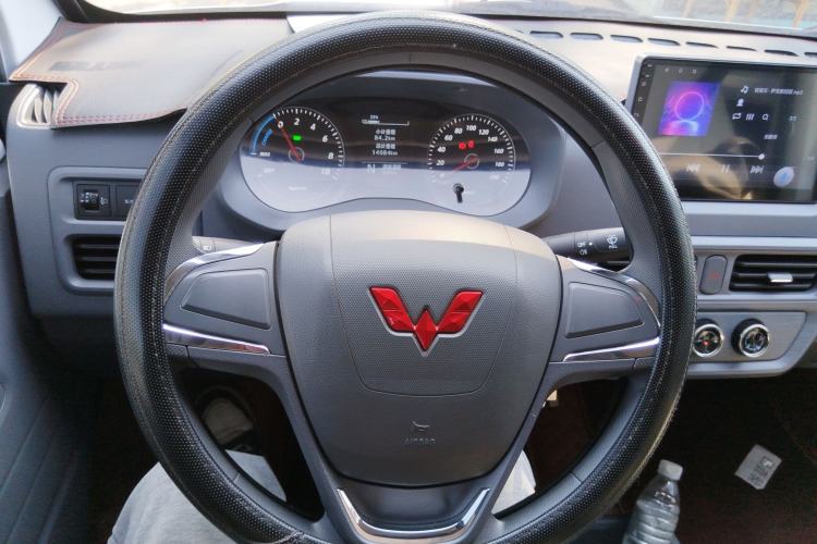 Used Wuling Yangguang 2024 300KM Comfort Version Passenger Van 75kW
