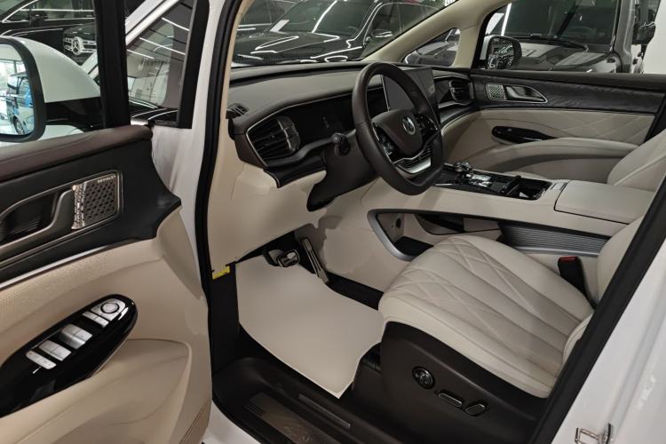 Used Denza D9 2025 DM-i Intelligent Drive 1020 Four-Wheel Drive Prestige Model