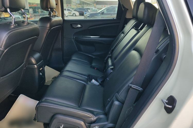 Used Dodge Journey 2013 2.4L Two-Wheel Drive Luxury Version
