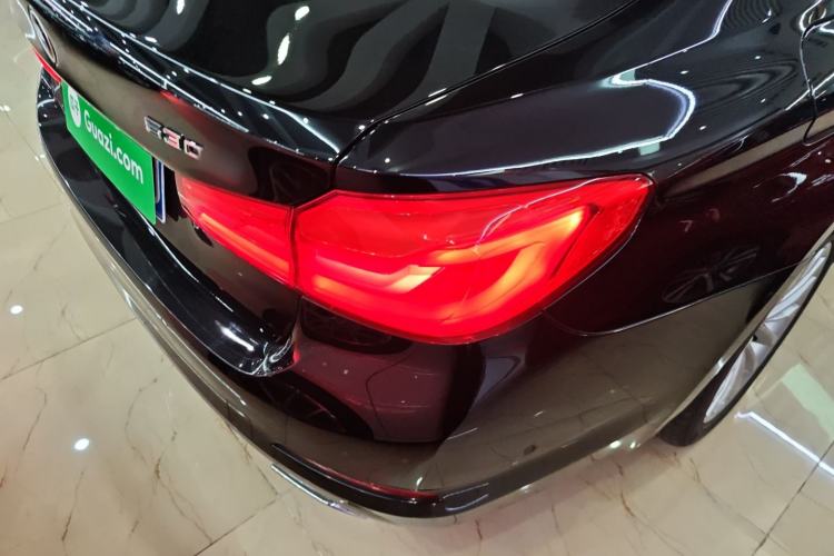 Used BMW 5 Series 2019 Facelifted 530Li Luxury Edition Premium Package
