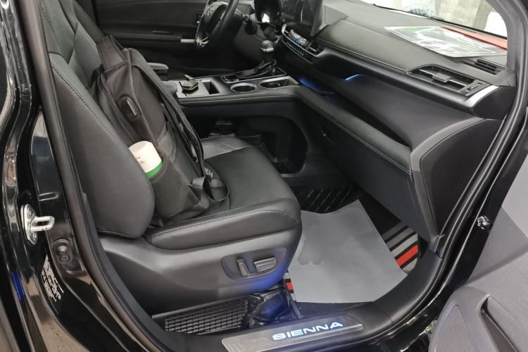 Used Toyota Sienna 2021 2.5L Hybrid Ultimate Edition
