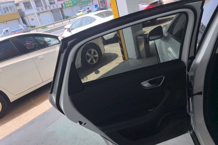 Used Roewe D7 2023 DMH 125km Superior Edition
