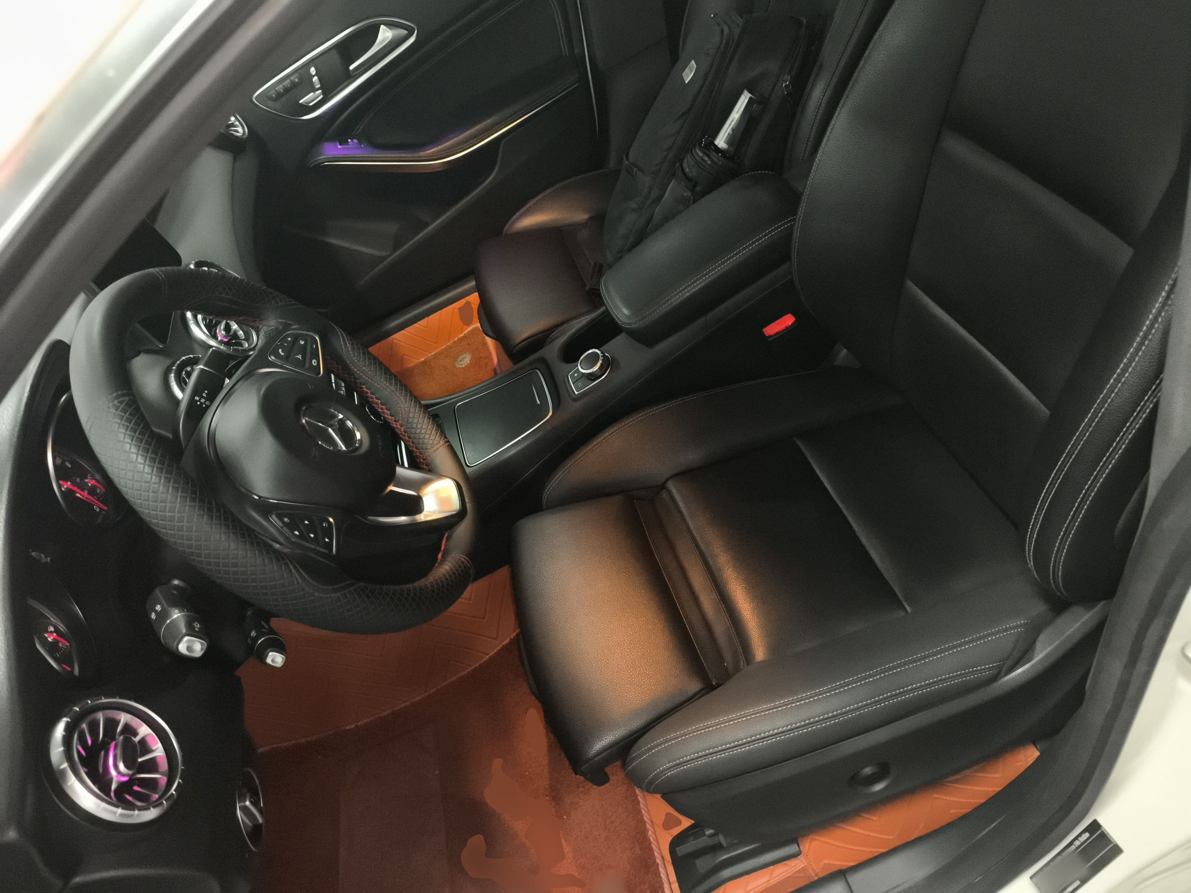 المقاعد الأمامية داخل السيارة