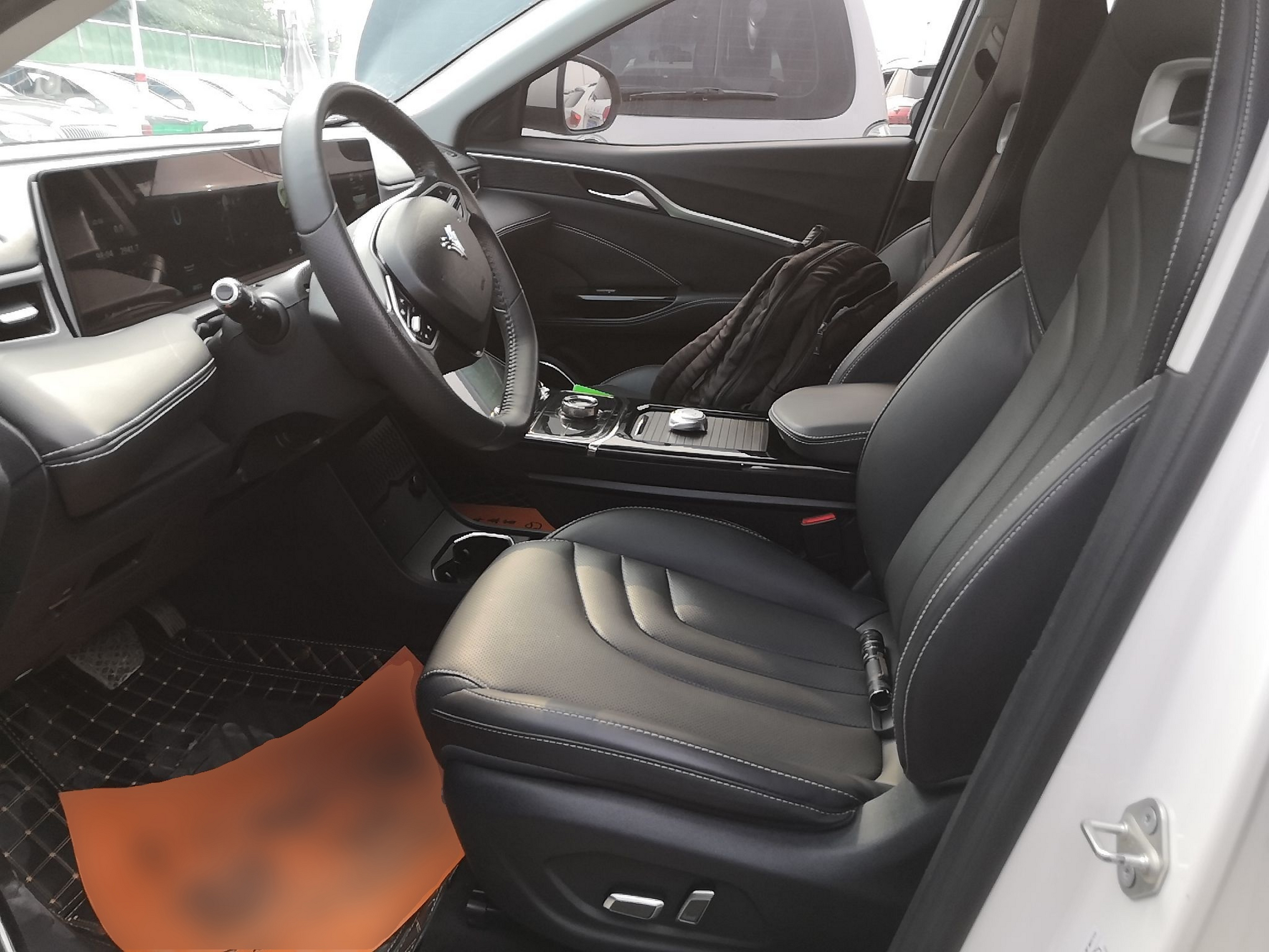 Переднее сиденье в автомобиле