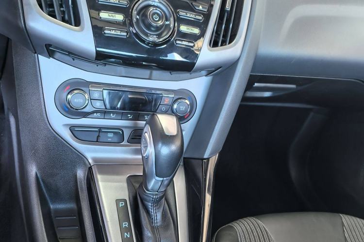 Used Ford Focus 2012 Sedan 1.6L Automatic Fashion Edition
