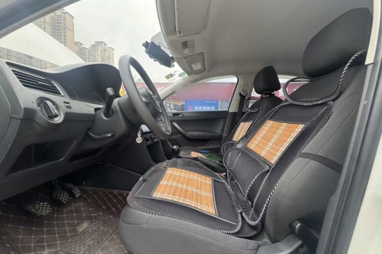 Used Volkswagen Santana 2015 1.6L Manual Fashion Edition
