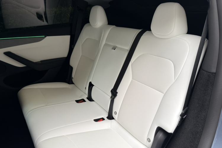 Used Tesla Model Y 2025 Rear-Wheel-Drive Version
