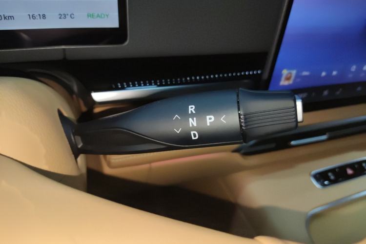 Used VOYAH Dream 2025 PHEV Four-Wheel-Drive Flagship Kunpeng Edition
