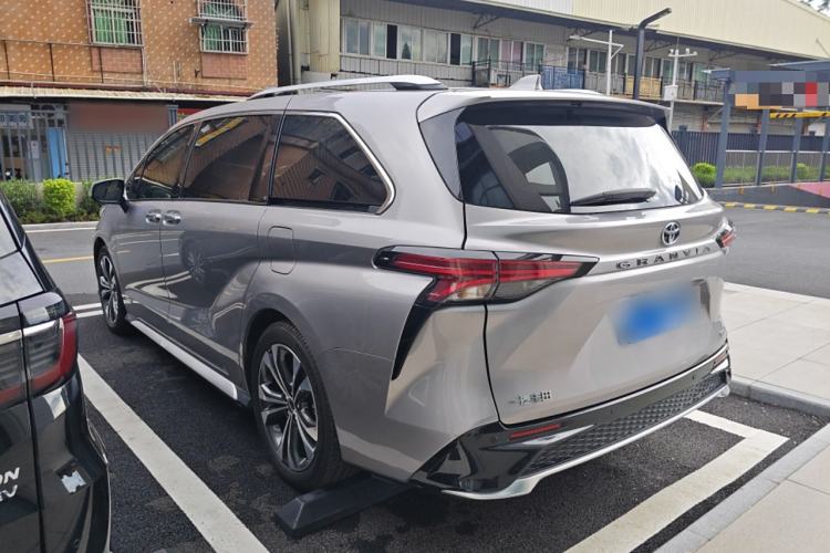 Used Toyota Granvia 2023 2.5L Hybrid Flagship VIP Edition
