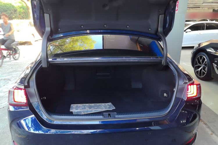 Used Lexus ES 2021 300h Excellence Edition
