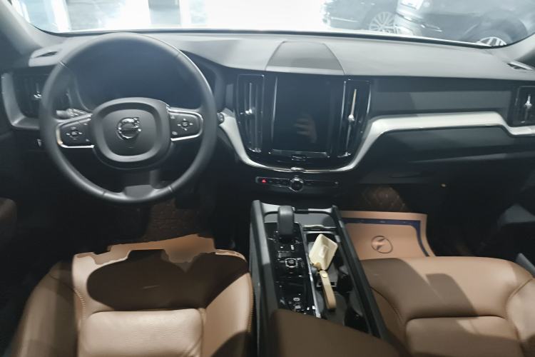 Used Volvo XC60 2023 B5 4x4 Smart Luxury Edition
