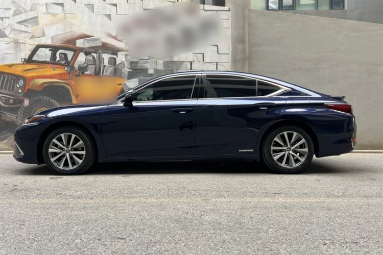 Used Lexus ES 2018 300h Premier Edition China VI Standard
