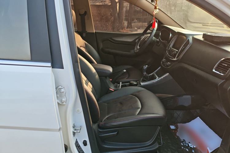 Used Baojun 560 2015 1.8L Manual Luxury Model