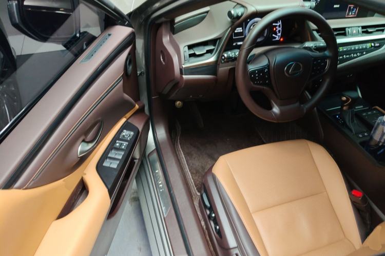 Used Lexus ES 2018 300h Premier Edition China V Standard
