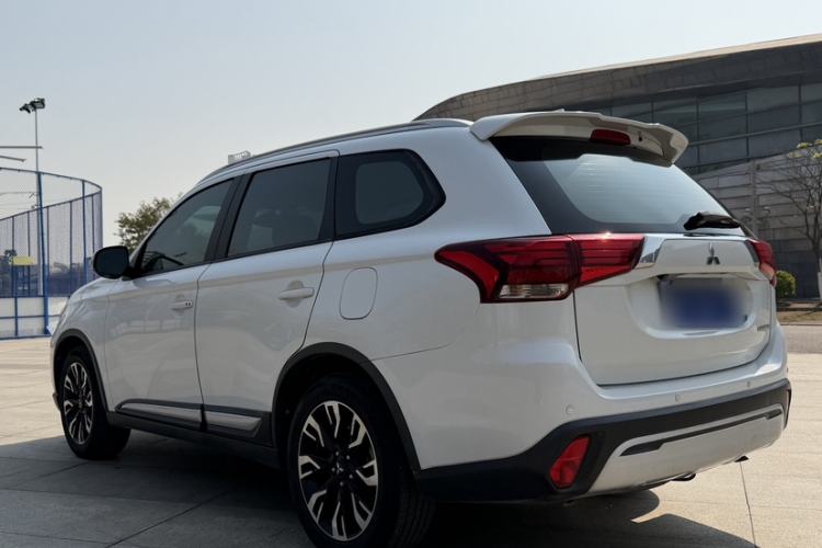 Used Mitsubishi Outlander 2019 2.0L Two-Wheel Drive Comfort Edition 5 Seats China VI Standard
