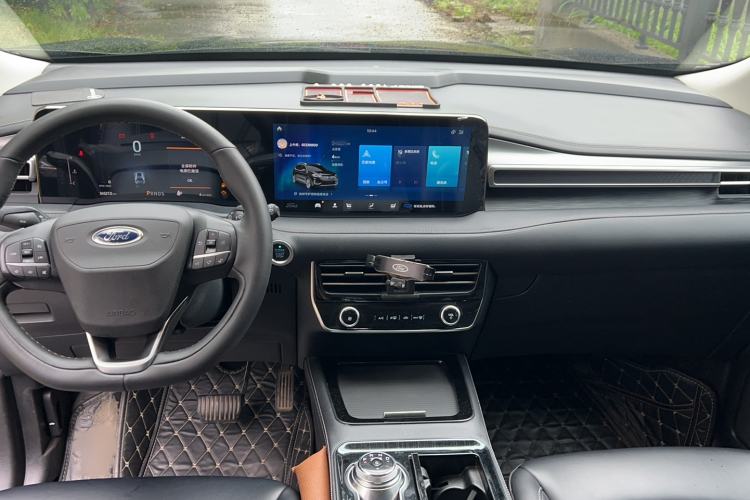 Used Ford Edge 2022 PLUS EcoBoost 245 Four-Wheel Drive Platinum Edition 7-Seater
