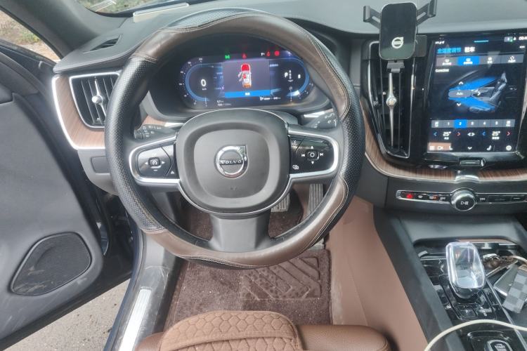 Used Volvo XC60 2023 B5 4x4 Smart Luxury Edition