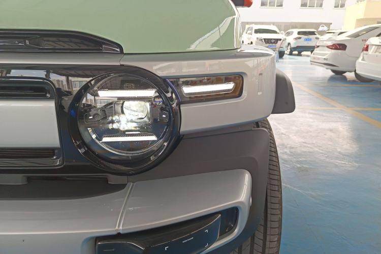 Used  V23 2025 401 Two-Wheel Drive Intelligent Driving Version
