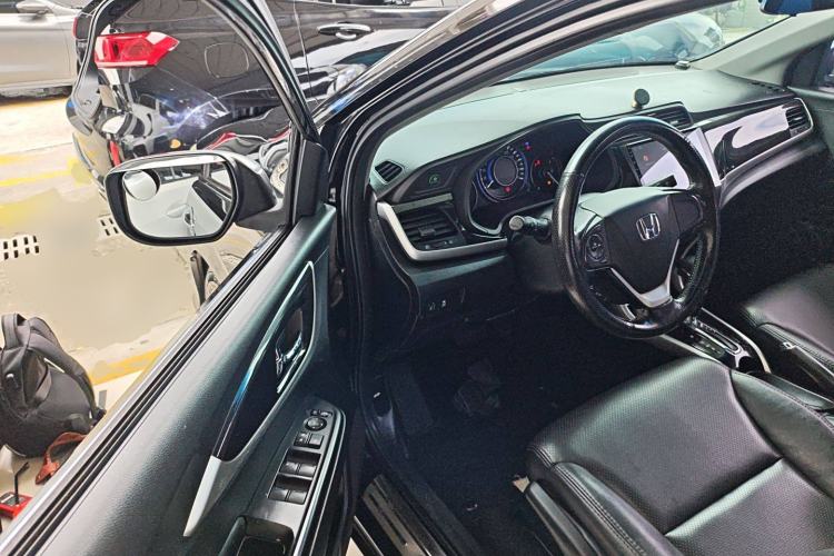 Used Honda Crider 2013 1.8L automatic luxury edition
