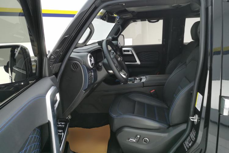 Used Beijing Auto BJ40 2023 2.0T Automatic Four-Wheel Drive Urban Hunter Edition Chivalrous Type
