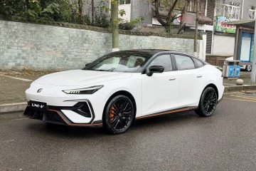 Used Changan UNI-V 2025 Model Third-Generation 2.0T Dynamic Edition