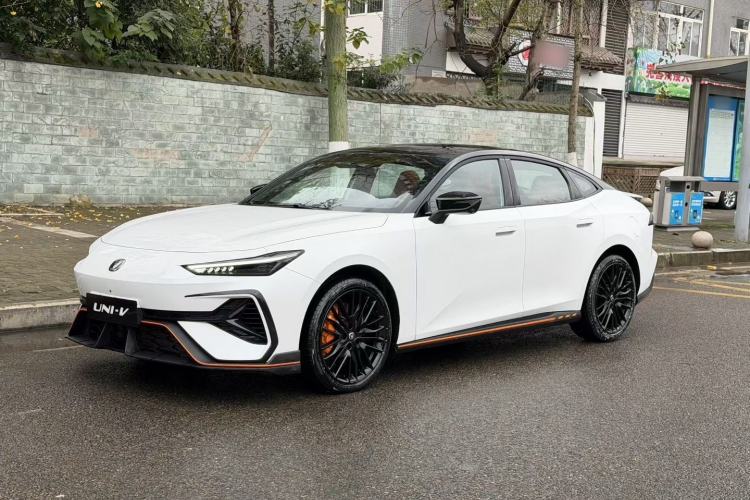 Used Changan UNI-V 2025 Model Third-Generation 2.0T Dynamic Edition