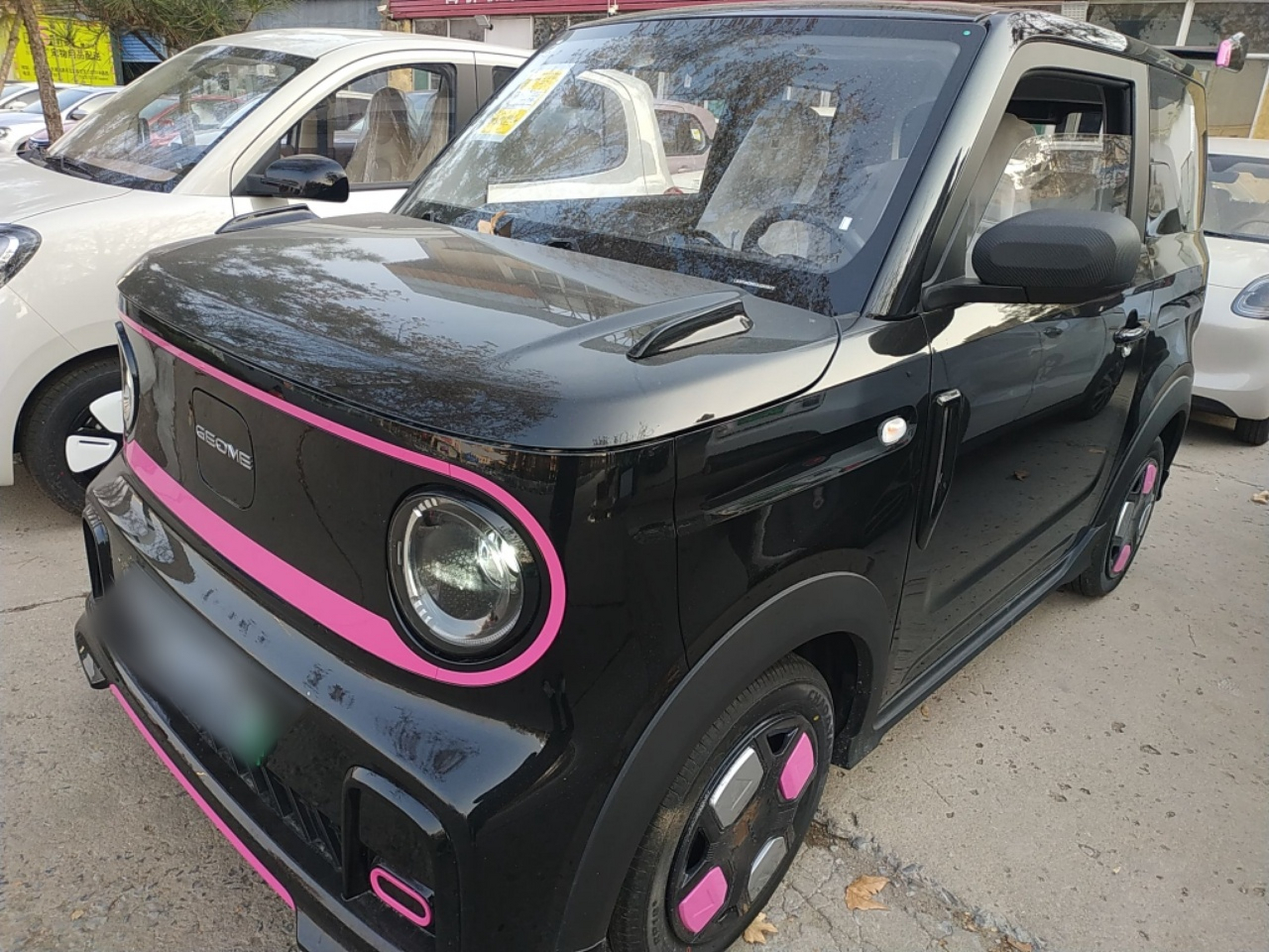 Под передней частью автомобиля