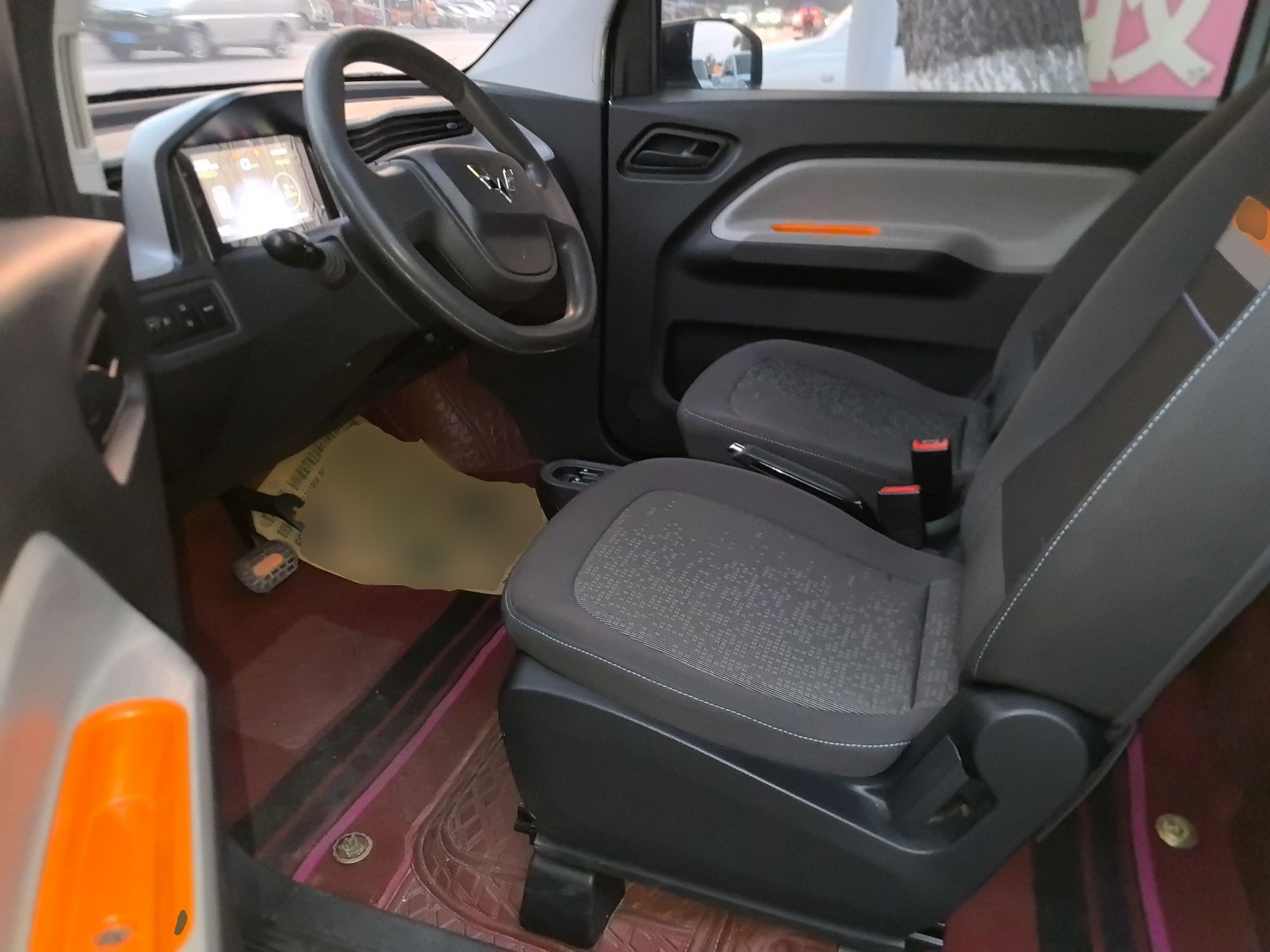 المقاعد الأمامية داخل السيارة