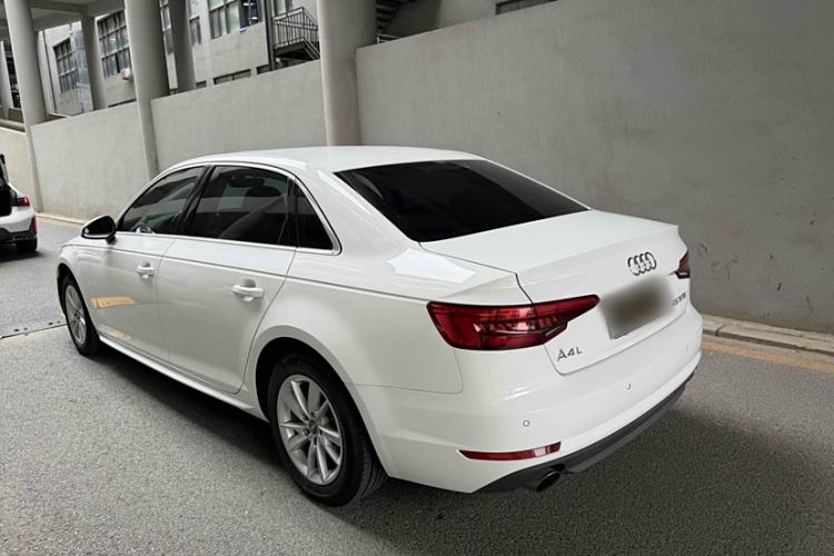 Used Audi A4L 2017 40 TFSI Ambition Edition
