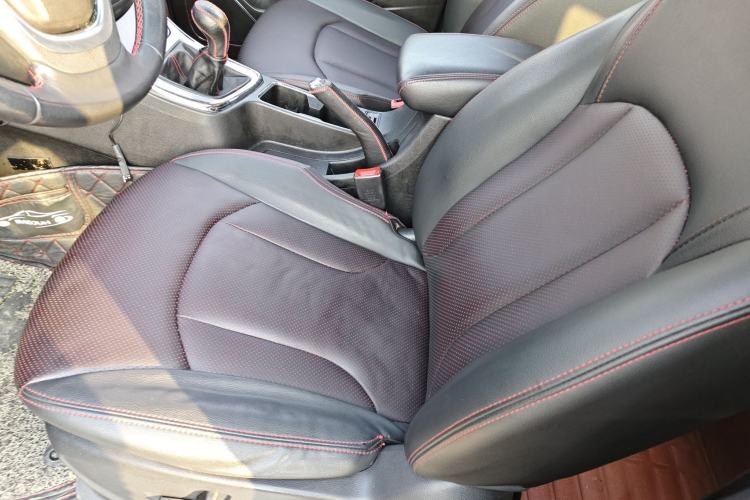 Used Baojun 560 2015 1.8L Manual Luxury Model
