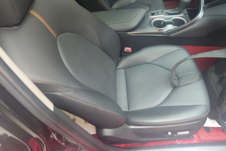 Used Toyota Camry 2021 2.0G Luxury Edition
