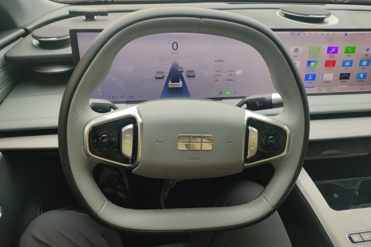 Used  E8 2024 550 km Range Rear-Wheel-Drive PRO