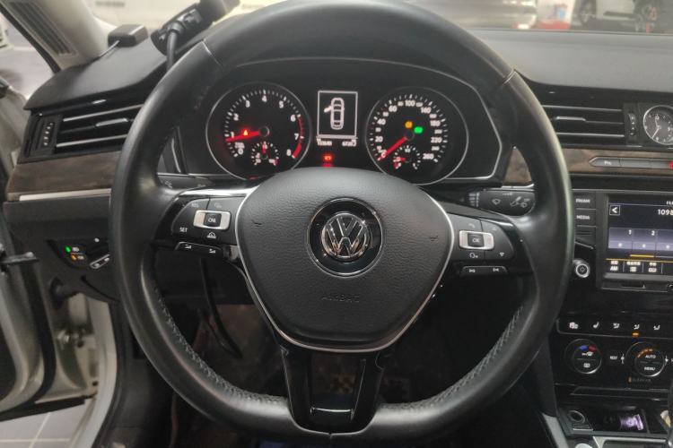 Used Volkswagen Magotan 2017 330TSI DSG Luxury Model
