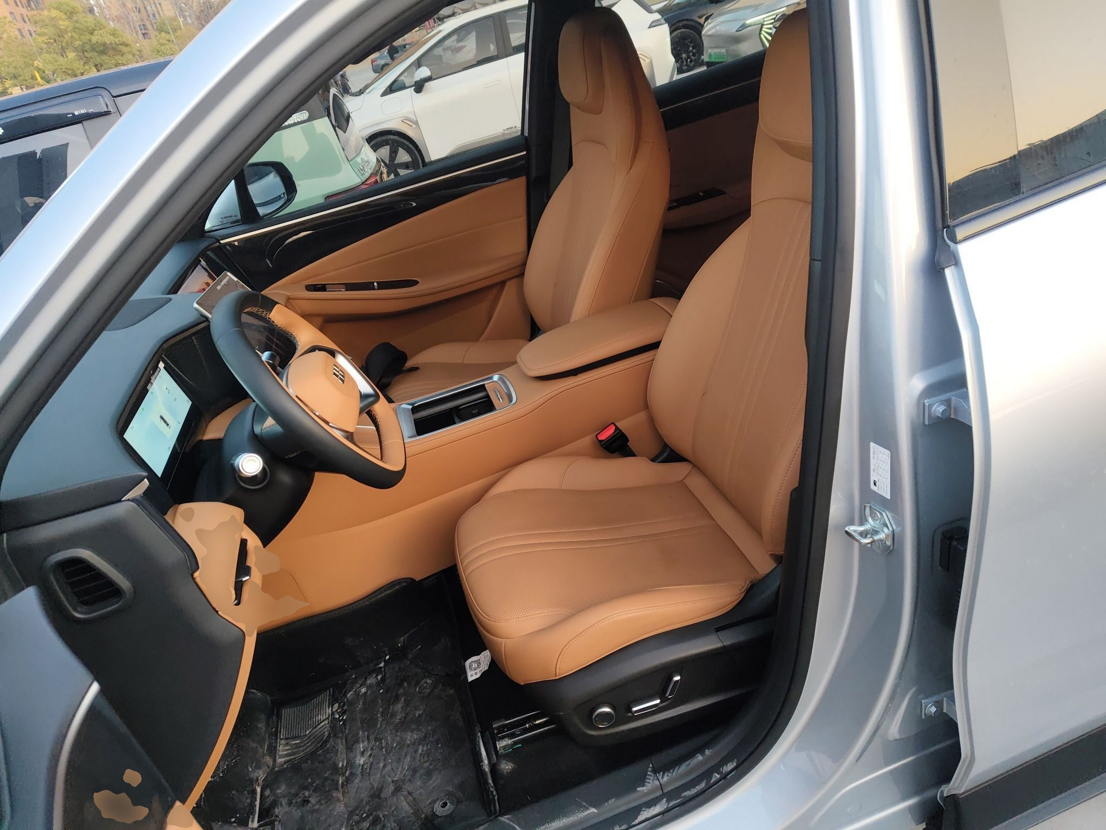 المقاعد الأمامية داخل السيارة