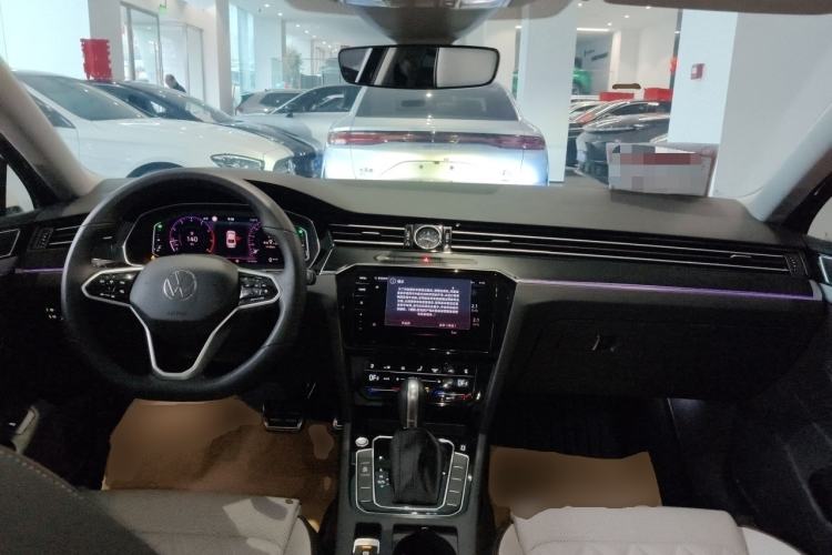 Used Volkswagen Magotan 2025 Zhongxiang Version 330TSI DSG Luxury Edition
