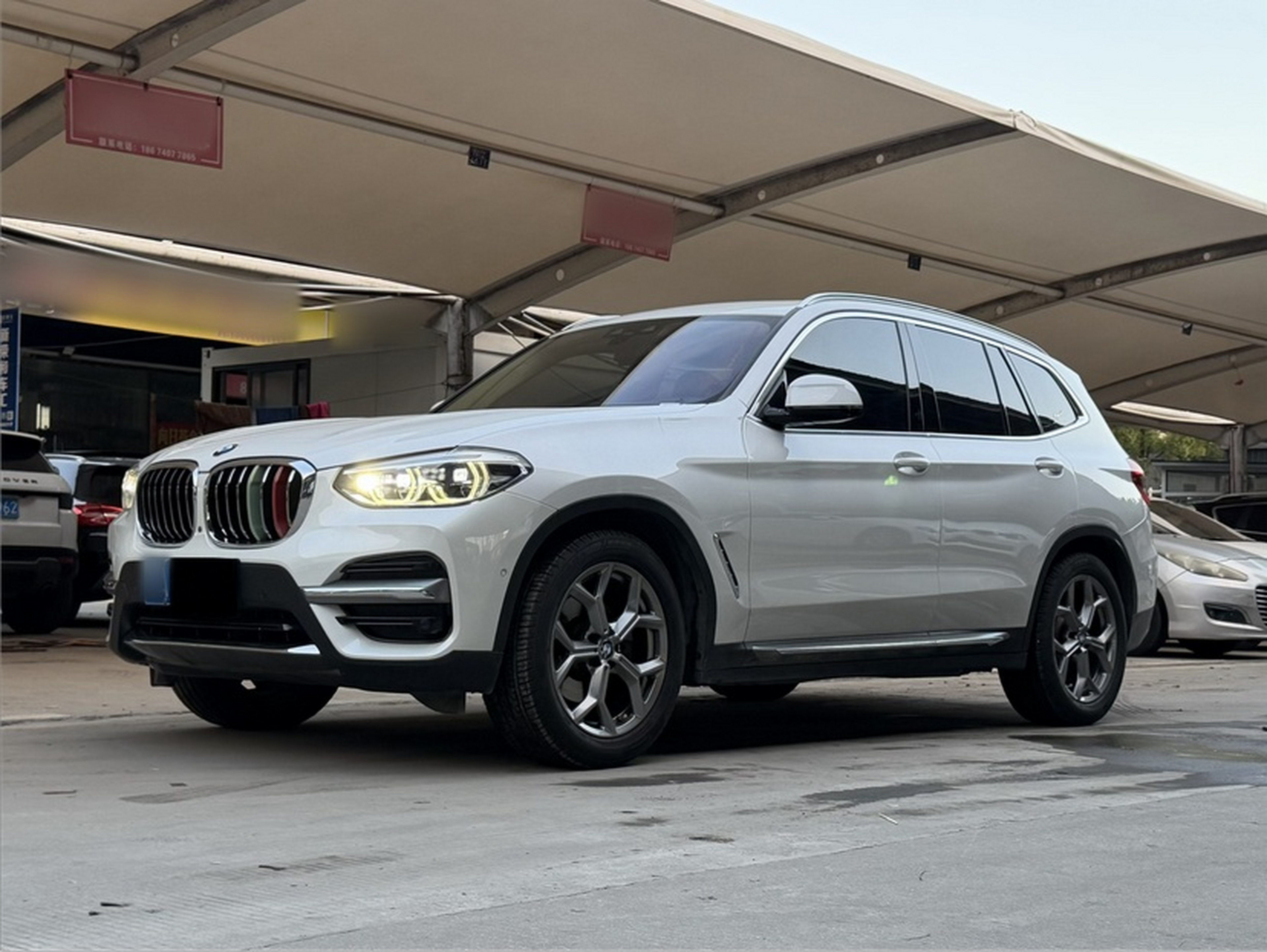 Под передней частью автомобиля