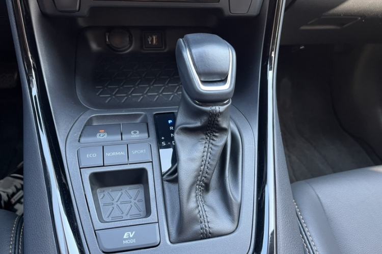 Used Toyota Wildlander 2024 Dual-Motor 2.5L E-CVT Two-Wheel Drive Luxury PLUS Edition